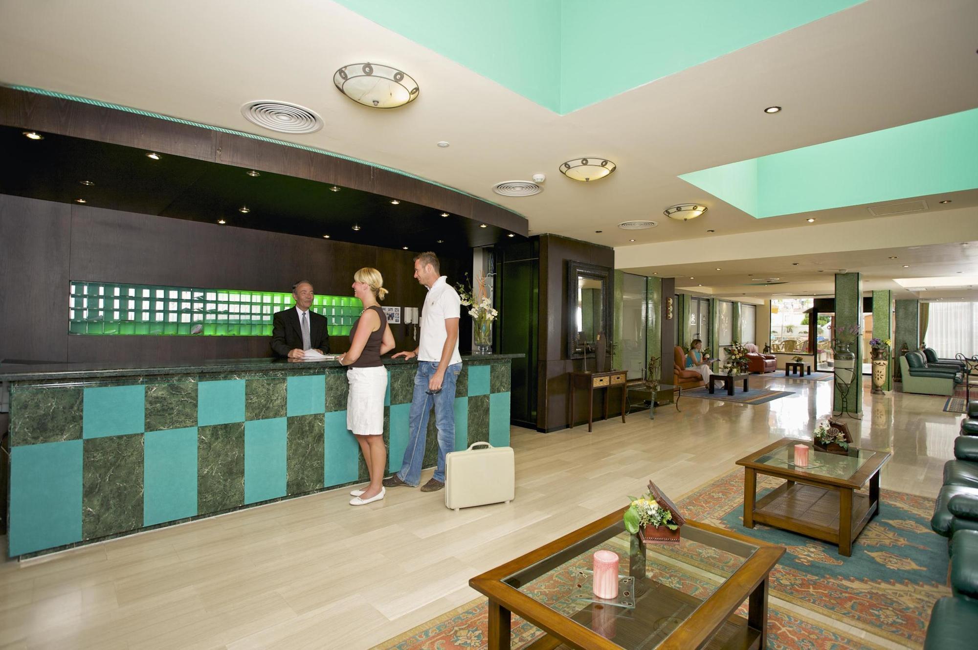 Aparthotel Y Hotel Paguera Beach Peguera Beltér fotó